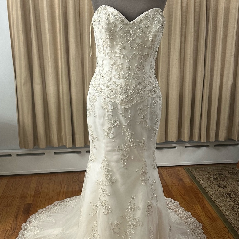 Elegant Strapless Beaded Wedding Dress